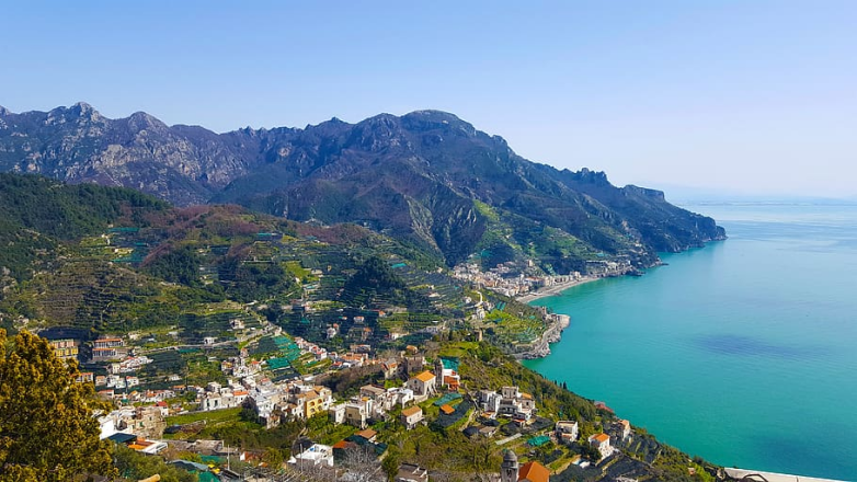 Vistas de la costa de Salerno en Italia